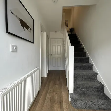 Entire In Leeds, Free Parking, Free Wifi Будинок відпочинку