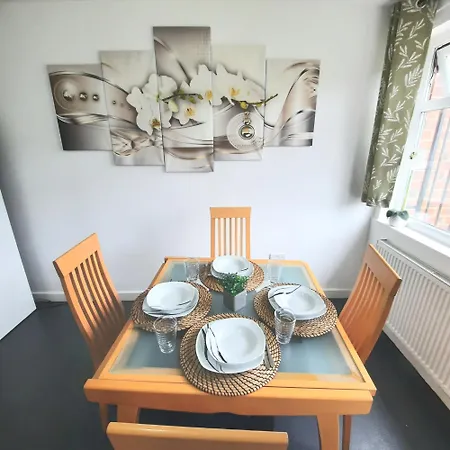 Entire In Leeds, Free Parking, Free Wifi 度假居 利兹