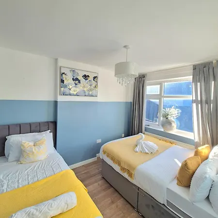 Entire In Leeds, Free Parking, Free Wifi *