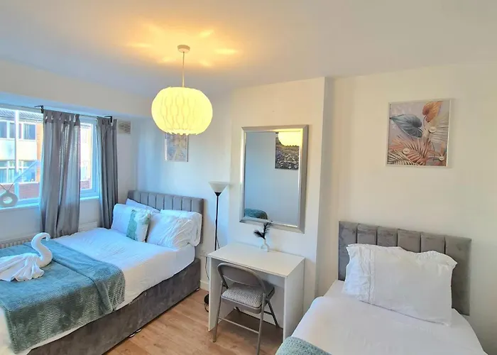 Entire In Leeds, Free Parking, Free Wifi