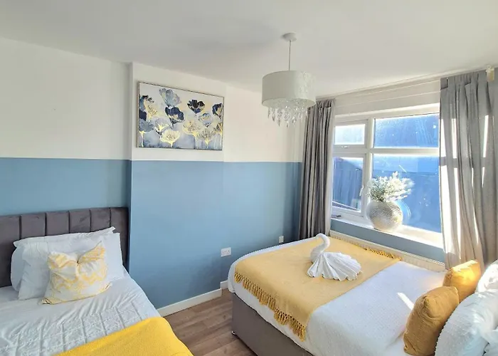 Entire In Leeds, Free Parking, Free Wifi *